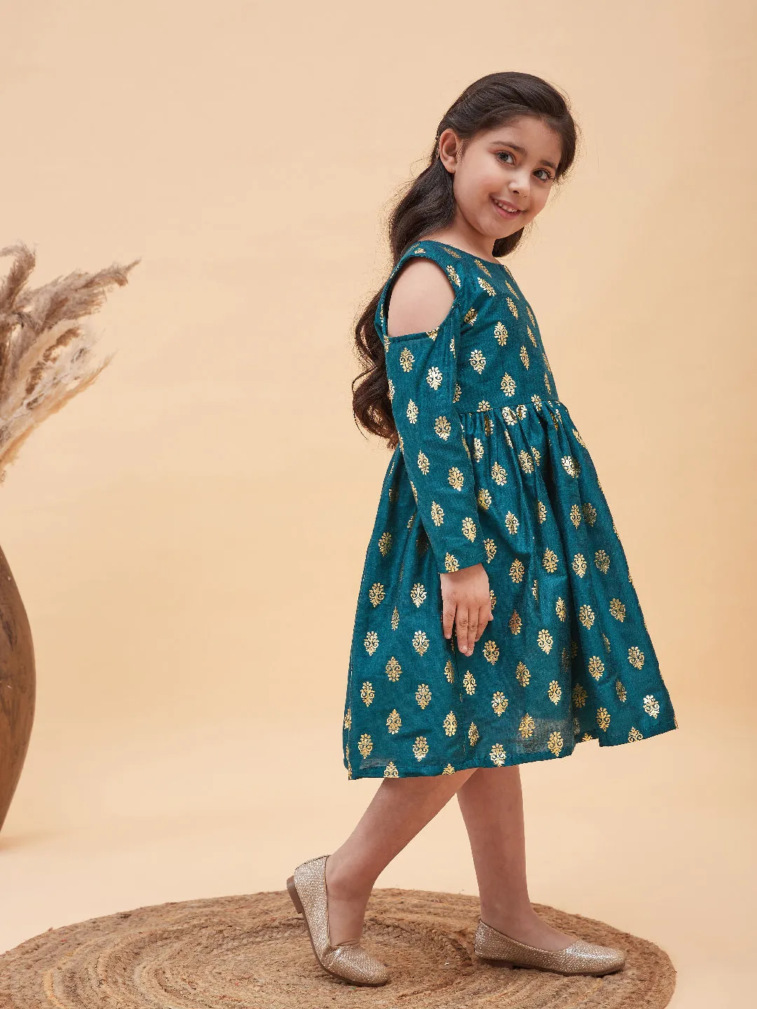 Jashvi Girl's Green Foil Printed Cold Shoulder Kurti